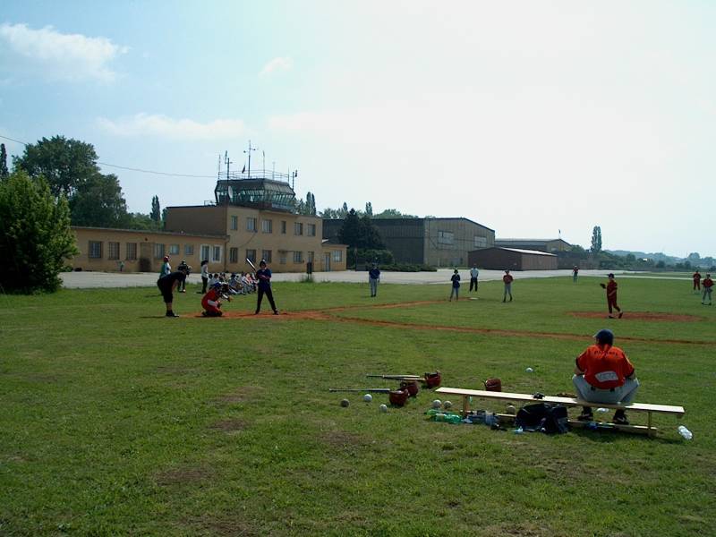 BoNeC softballov liga junior a juniorek 2002, sobota 18.5.2002, Brno. Zpas s TJ Olympia Blansko.